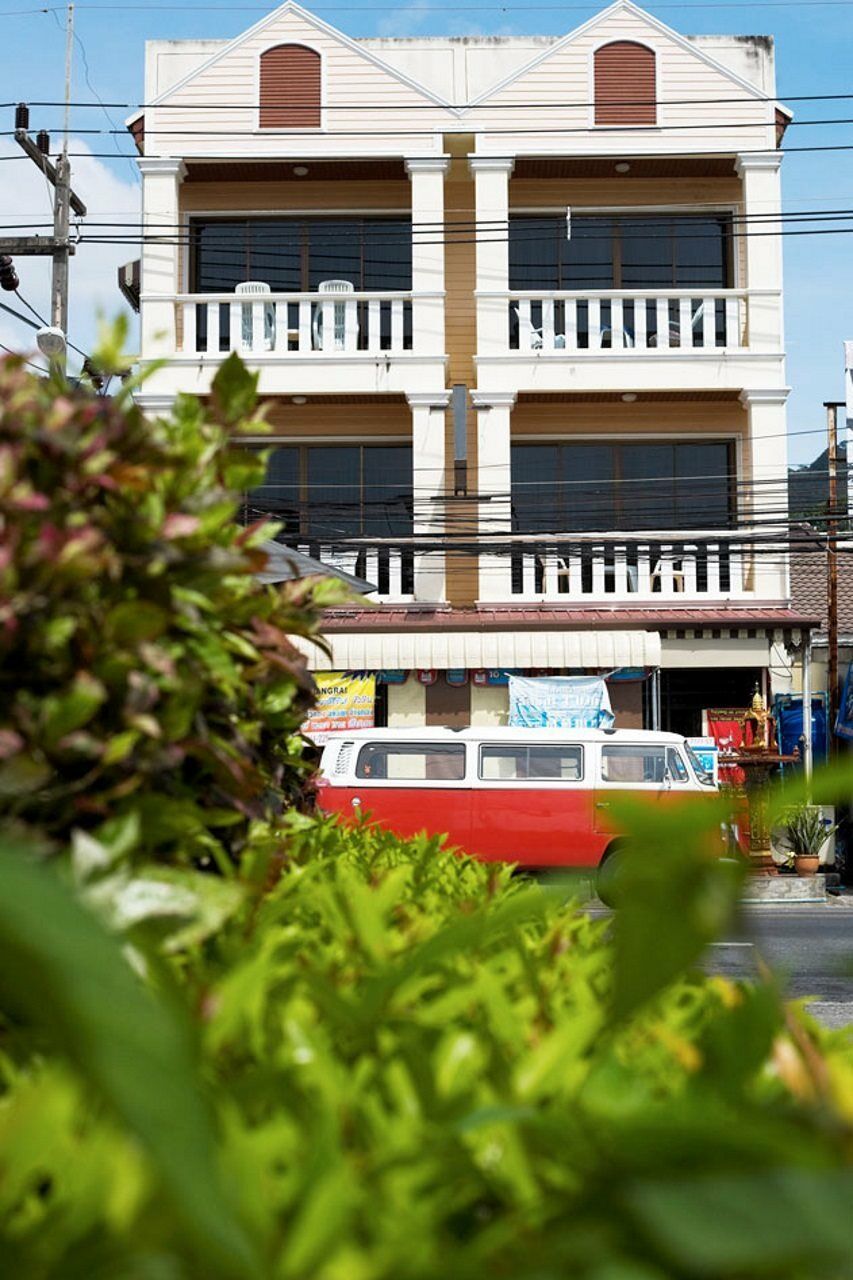 Anan House Hotel Phuket Buitenkant foto