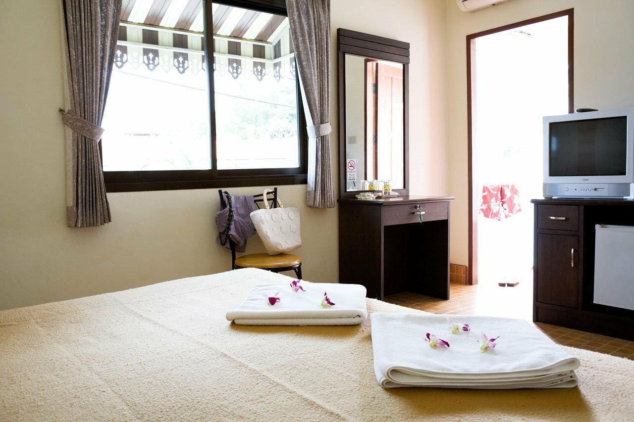 Anan House Hotel Phuket Buitenkant foto